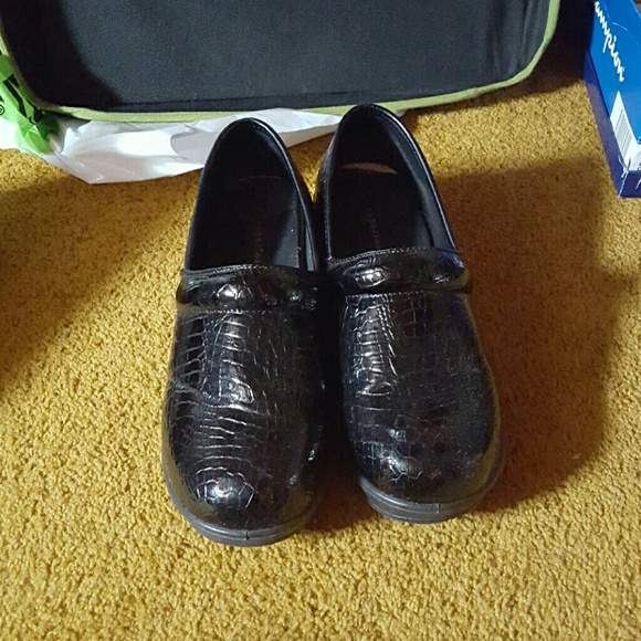 Sugar foot nursing shoes