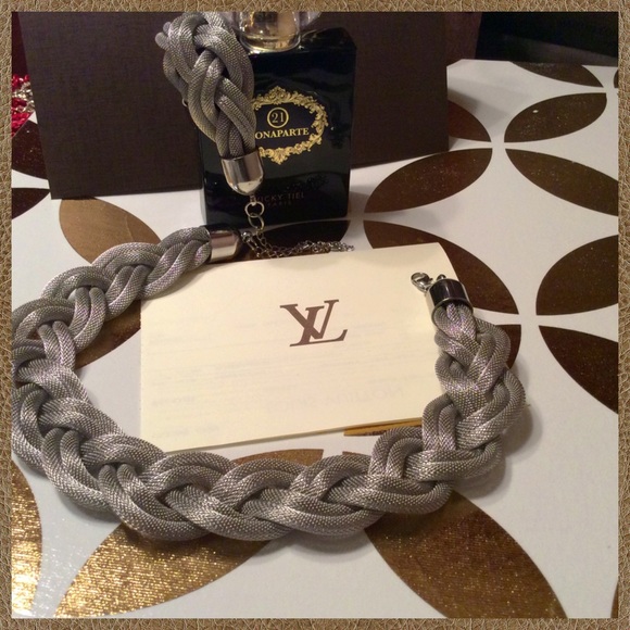 Beautiful Stainless Steel necklace & bracelet set - Picture 2 of 4