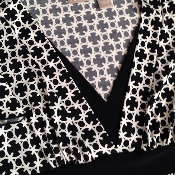 Nice blouse - Picture 2 of 2