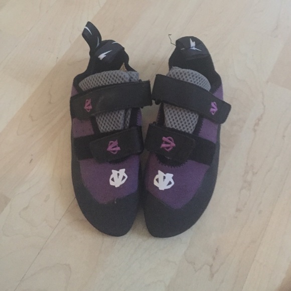 Evolv Climbing Shoes Women's Size 7. NWOT