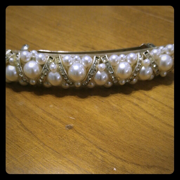 Pearl barrette!