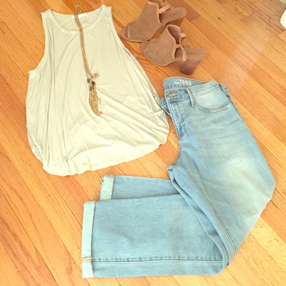 Distressed boyfriend jean