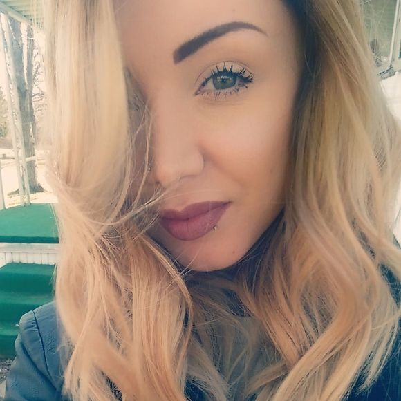 Meet your Posher, Megan - Picture 2 of 3