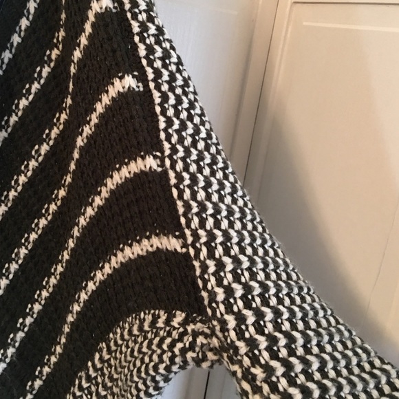 Sweater/Cardigan - Picture 3 of 4