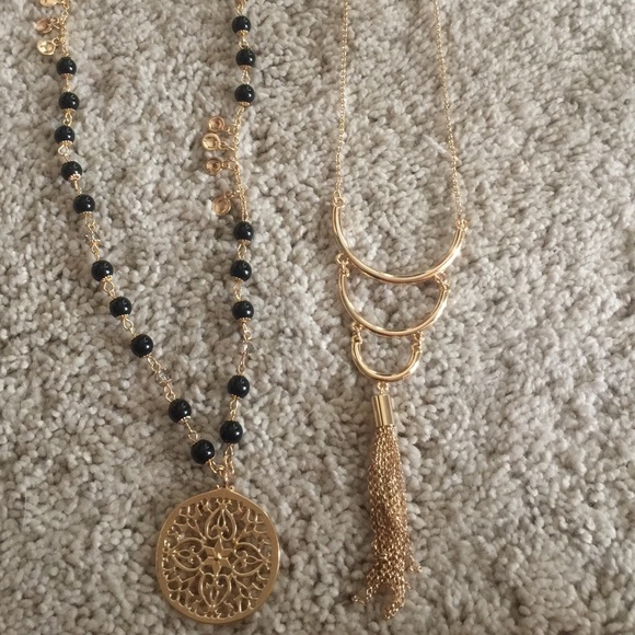 Gold Fashion necklace w/tassel - Picture 3 of 4