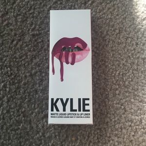 Kylie lipkit in POSIE K