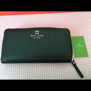 NWT Kate Spade zip around leather wallet (Black)