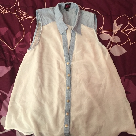 White sleeveless blouse