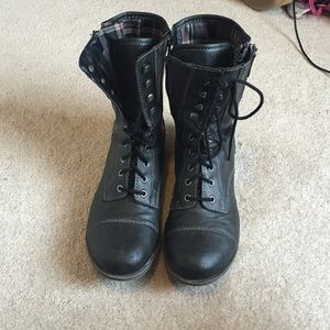 Combat boots