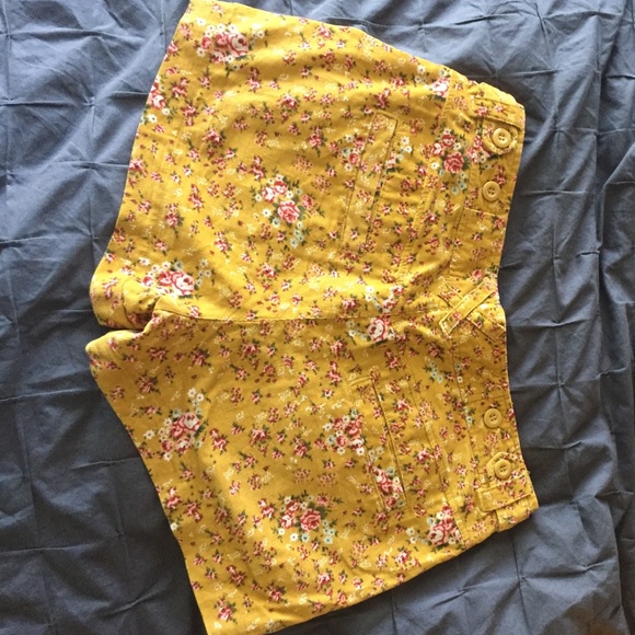 Floral corduroy shorts - Picture 3 of 3