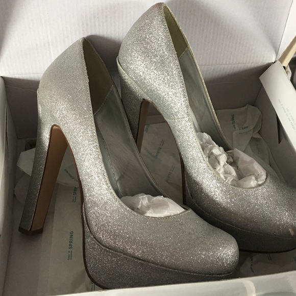 Silver pumps