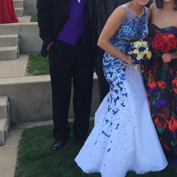 Prom dress! - Picture 4 of 8