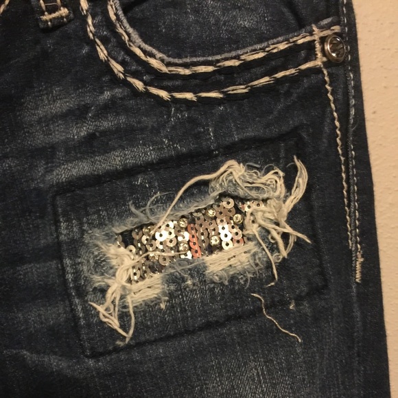 Size 26 boot cut Miss Me jeans (inseam 33) - Picture 3 of 4