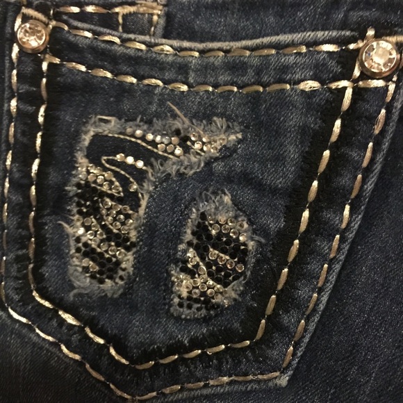 Size 26 boot cut Miss Me jeans (inseam 35) - Picture 3 of 4
