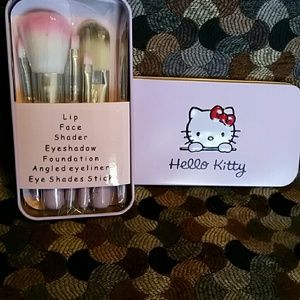 Brand new, 7 brush set w tin