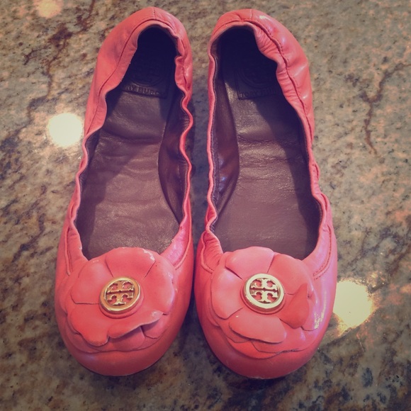 💥FLASH SALE💥Tory Burch coral flats!