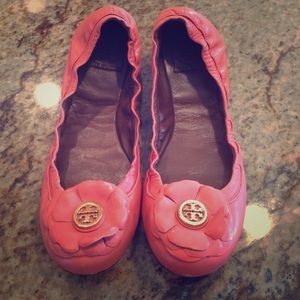 💥FLASH SALE💥Tory Burch coral flats!