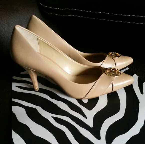 New Michael kors pump shoes *REASONABLE OFFERS* - Picture 1 of 4