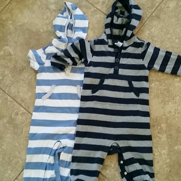 2 Old Navy one piece boys outfits size 12-18 month