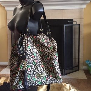 ❤️SOLD ON MERC❤️Large Betsy Johnson purse