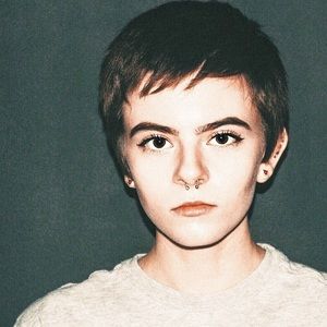 Meet your Posher, Esther