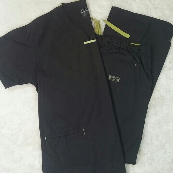Iguana Med Scrubs Set