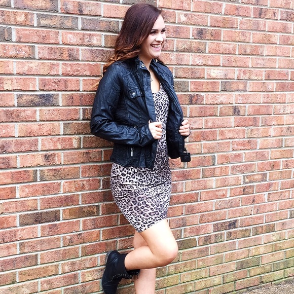 🎉 Alice + Olivia Leopard Print Midi Dress - Picture 7 of 8