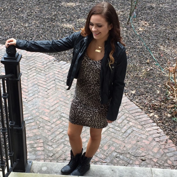 🎉 Alice + Olivia Leopard Print Midi Dress - Picture 8 of 8