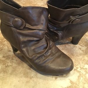 Brown madden girl ankle booties