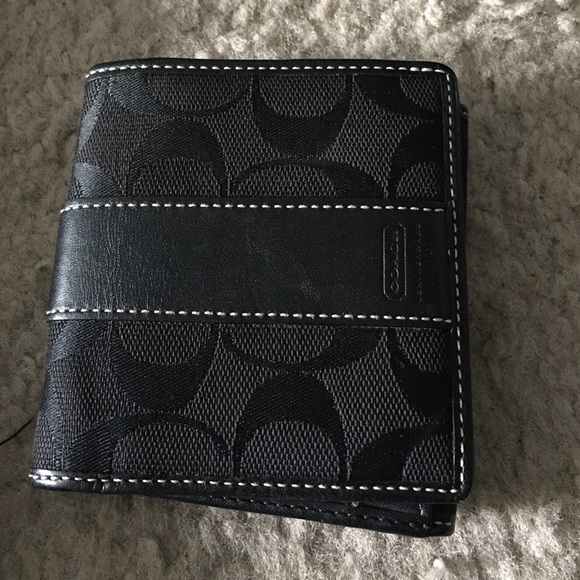 Authentic Coach wallet- no trades