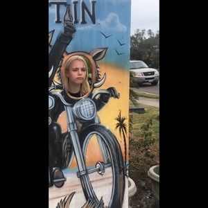 Meet your Posher, Claire