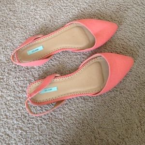 BRAND NEW Urban Outfitters Coral Flats SIZE 7