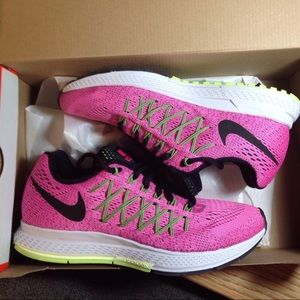 Brand new nike running shoes