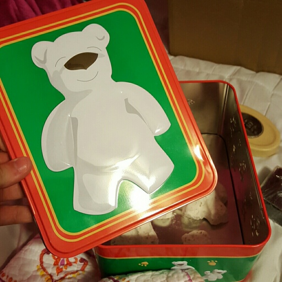 Lush butterbear tin and bears