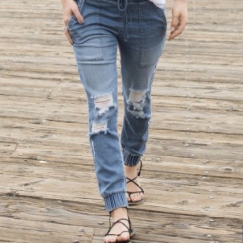 🍃💕Anthropologie Distressed Denim Pocket Jogger - Picture 1 of 8