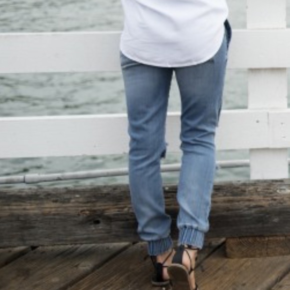 🍃💕Anthropologie Distressed Denim Pocket Jogger - Picture 4 of 8