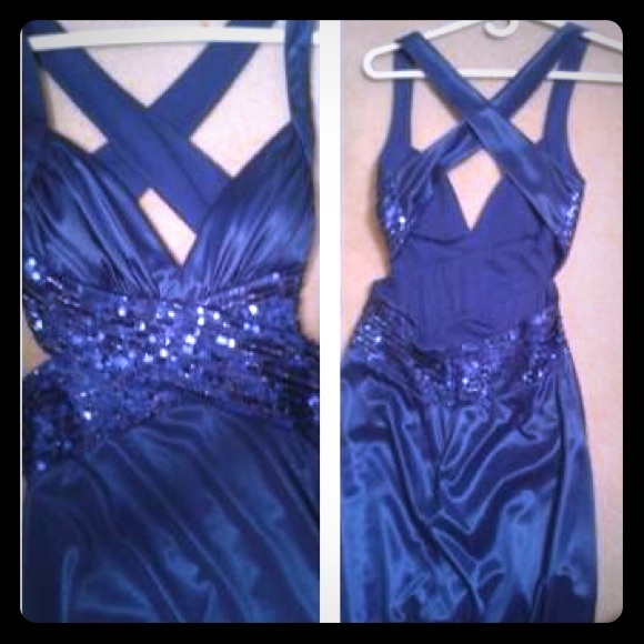 Blue gown - Picture 1 of 3