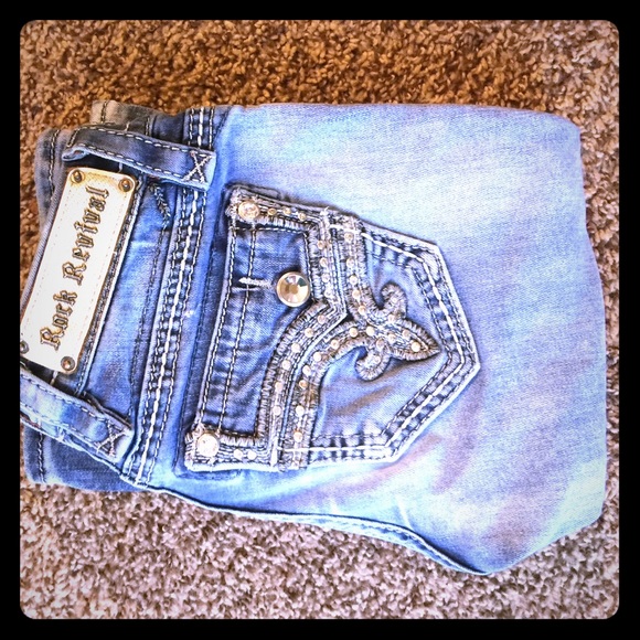 ROCK REVIVAL JEANS🎀