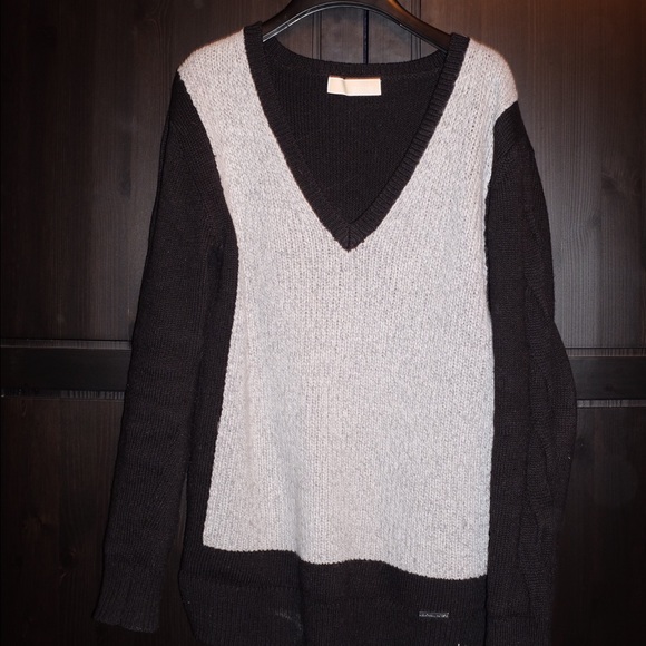 Color blocked MK sweater