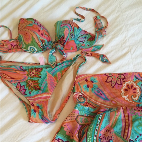 Beautiful colors Victoria's Secret bikini w skirt