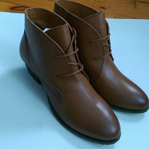 NWOT Chelsea Crew Black Label Booties Sz 40/9 US