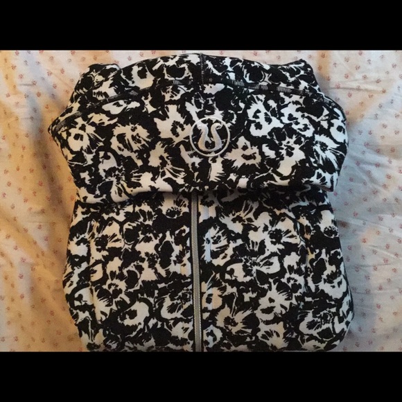 Lululemon scuba III
