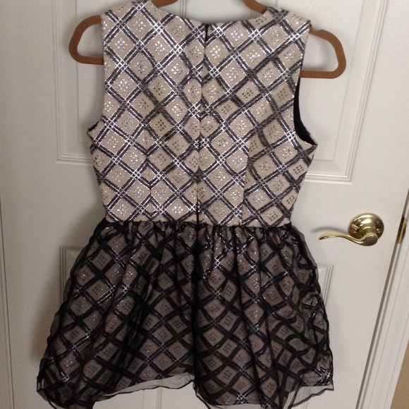 Dress - Picture 2 of 4