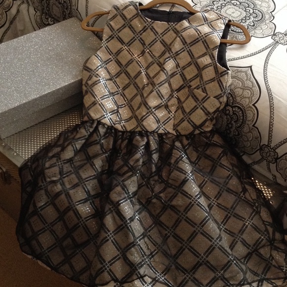 Dress - Picture 3 of 4
