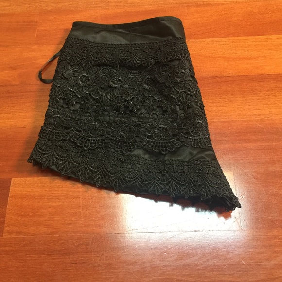 Black lace shorts - Picture 3 of 3