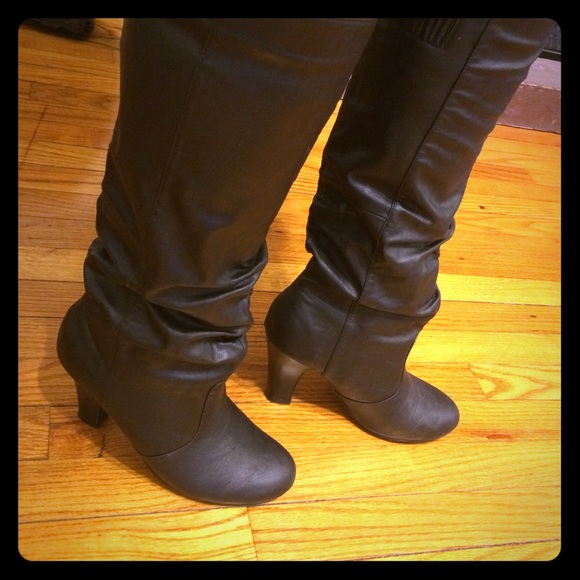 The perfect high heeled boot - Picture 1 of 4