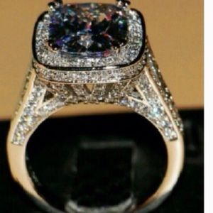 Size 5 ONE ONLY 5 Ctw sim. Diamond wedding ring