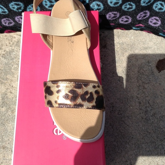 Sandals😍 - Picture 3 of 4