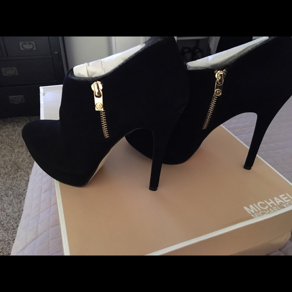 Michael Kors York Bootie - Picture 3 of 4