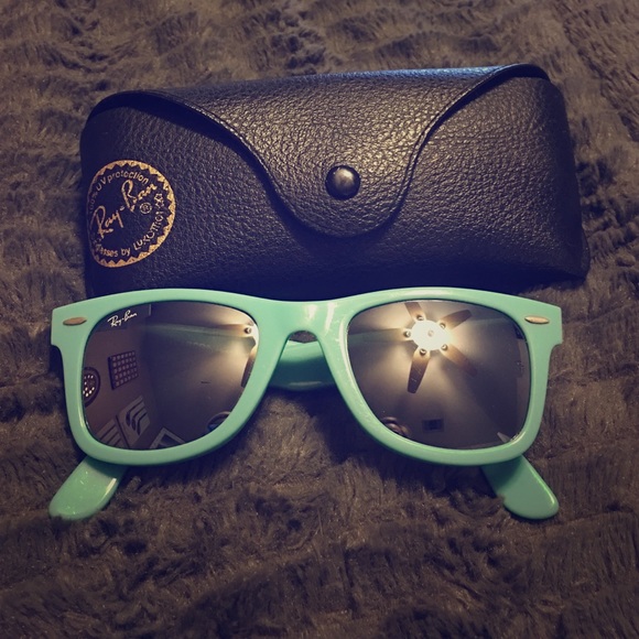 Turquoise Ray Bans😎